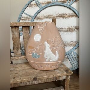 Native American Southwest Pottery Vase Howling Coyote